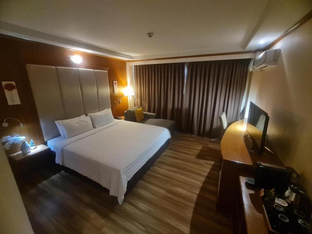 Western Grand Hotel Ratchaburi Ban Bang Kra Exterior photo