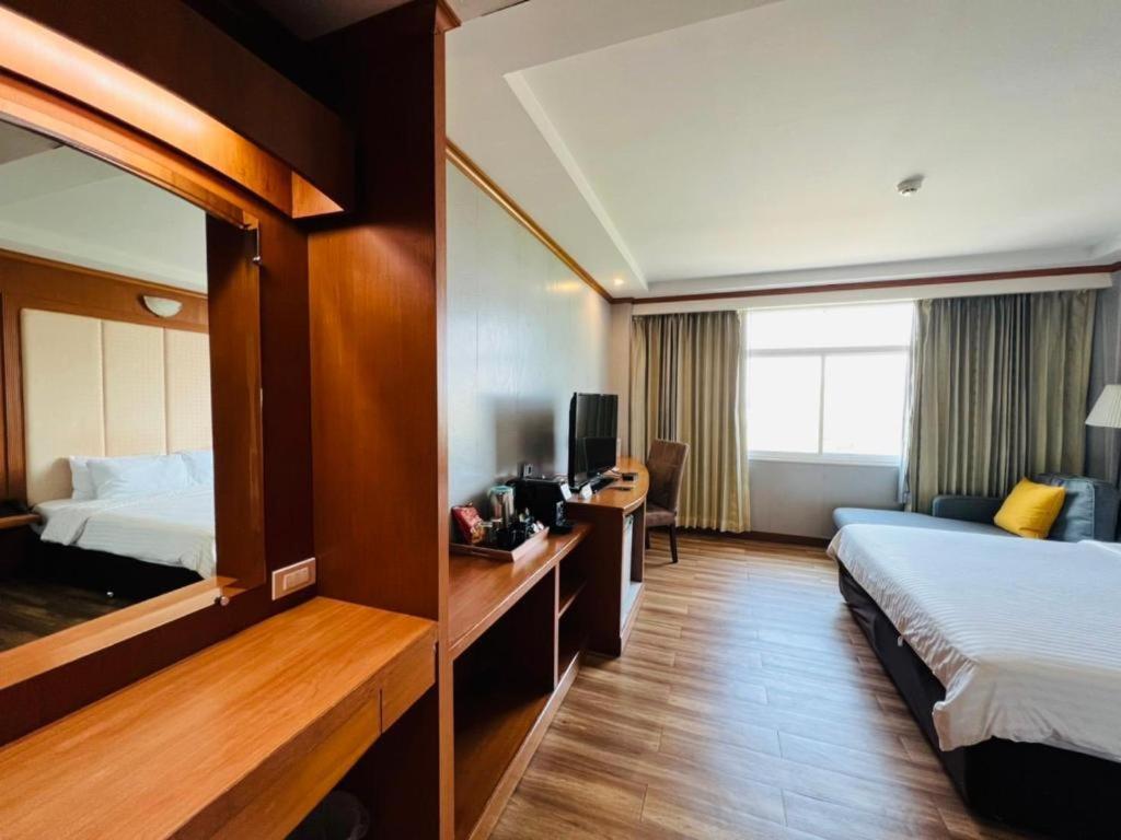 Western Grand Hotel Ratchaburi Ban Bang Kra Exterior photo