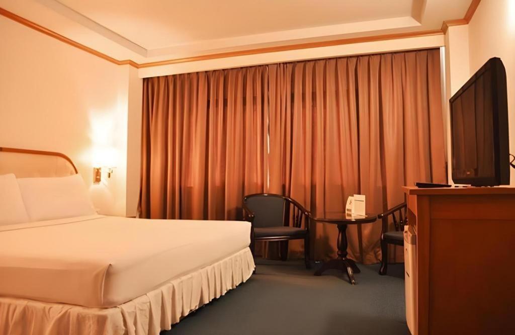 Western Grand Hotel Ratchaburi Ban Bang Kra Exterior photo